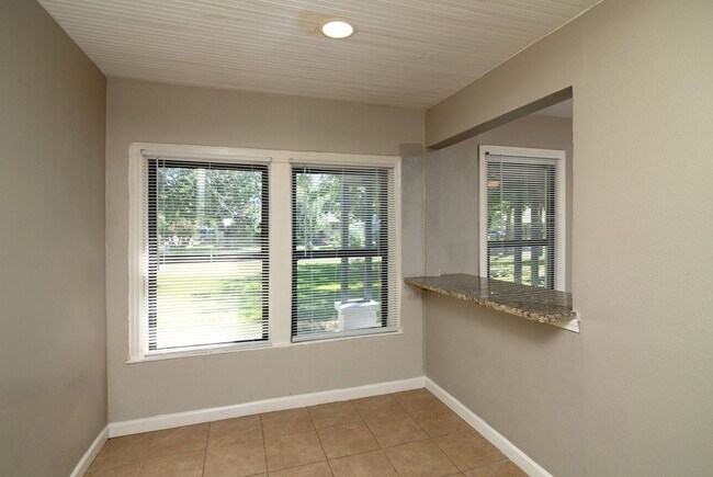 Building Photo - Cozy 3 bedroom, 1 bathroom home located in...