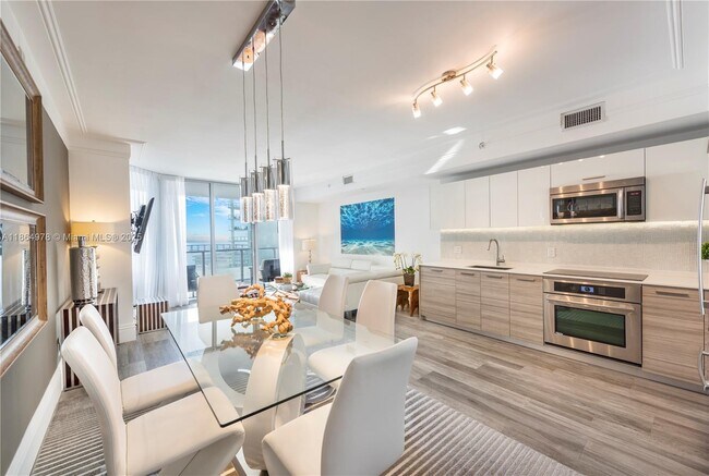 Primary Photo - 1300 Brickell Bay Dr