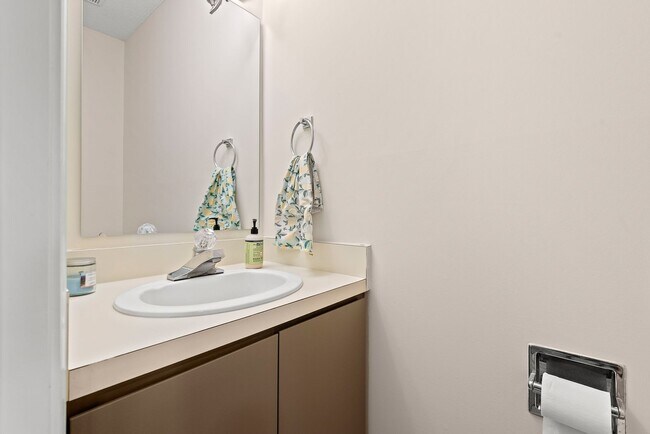 Building Photo - Townhouse in Chapel Hill