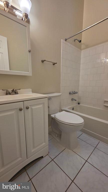 Building Photo - 13 Wellspring Cir