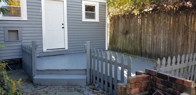 Building Photo - 7408 Dudley Ave