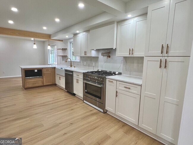 Building Photo - 2907 Clearbrook Dr