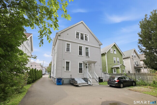Building Photo - 801 Orange St