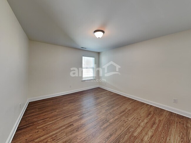 Building Photo - 115 Samara Ln