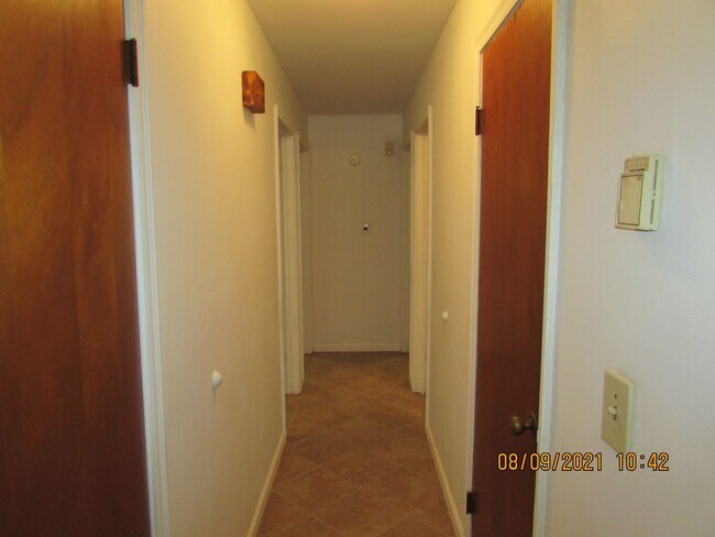 Building Photo - Newly remodeled 5 bedroom/2 bath home