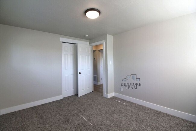 Building Photo - 419 S Irby St