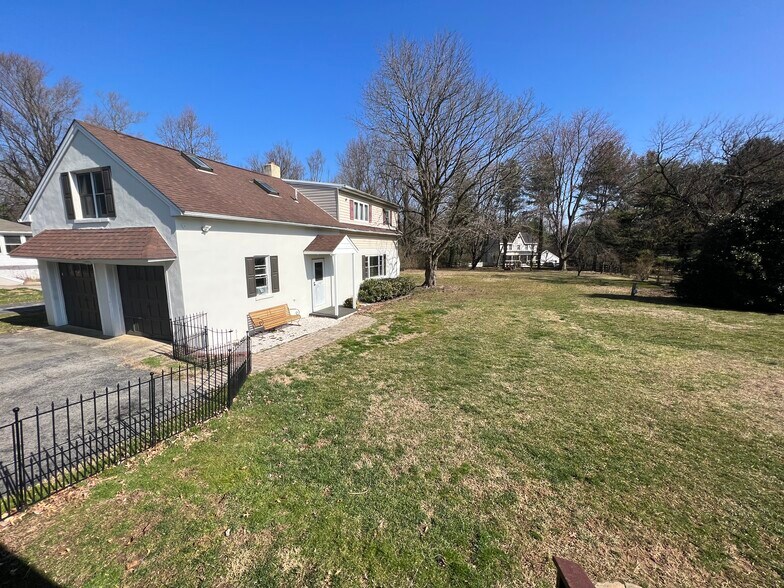 Building Photo - 353 S Old Middletown Rd