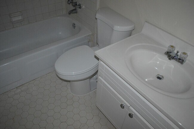 Building Photo - 3856 Jasmine Dr