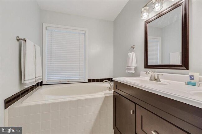 Building Photo - 3956 Valley Ridge Dr