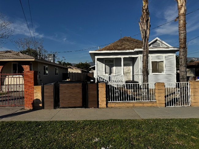 Building Photo - 1486 W 7th St