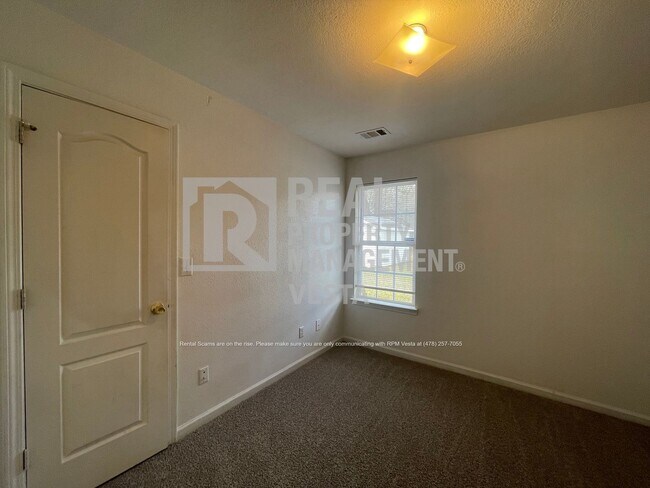 Building Photo - 451 Crabapple Pl