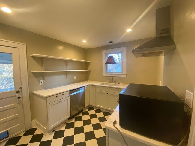 Building Photo - 1003 N 16th St