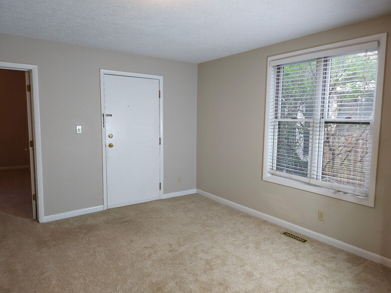 Den - 3530 Kroger Ave