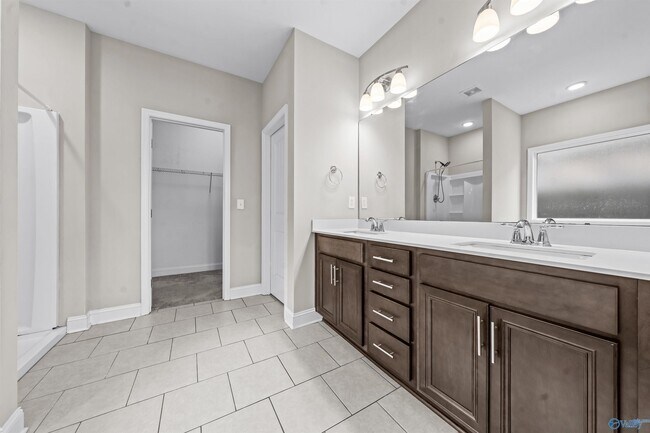Building Photo - 104 Erskin Parcus Dr