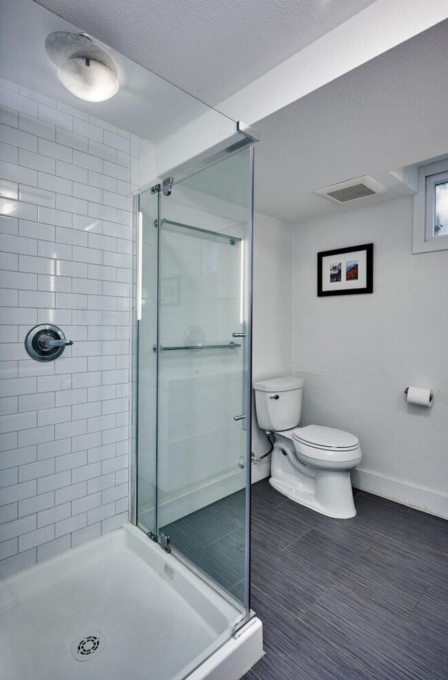 Building Photo - Long Realty & Property Management - Lovely Park Hill Home