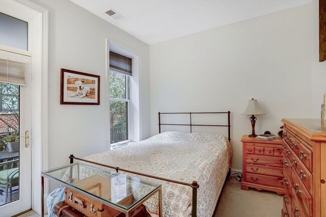 Building Photo - 1323 Clifton St NW