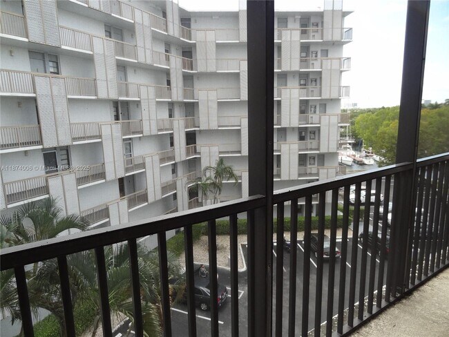 Building Photo - 3401 N Country Club Dr