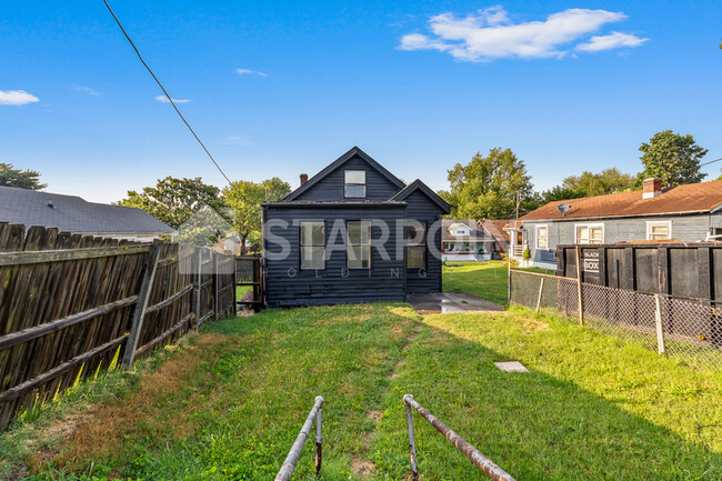 Building Photo - 1726 W Gaulbert Ave