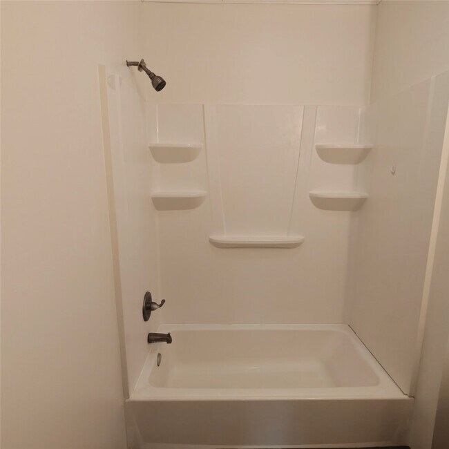 Building Photo - 145 Floral Ave