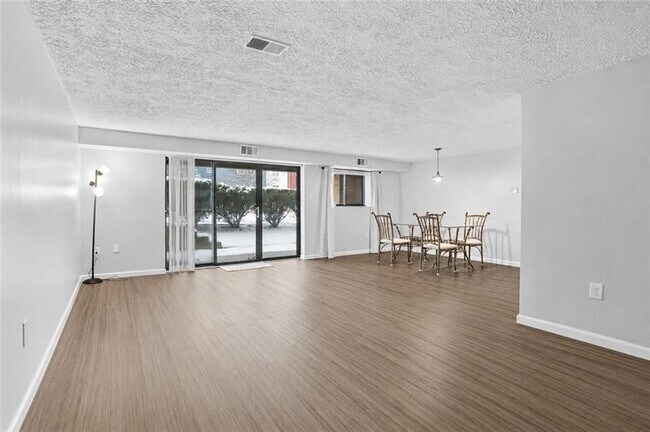 Building Photo - 1204 Dutilh Rd