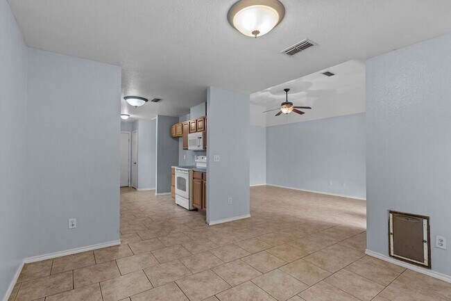 Building Photo - 1708 English Dr