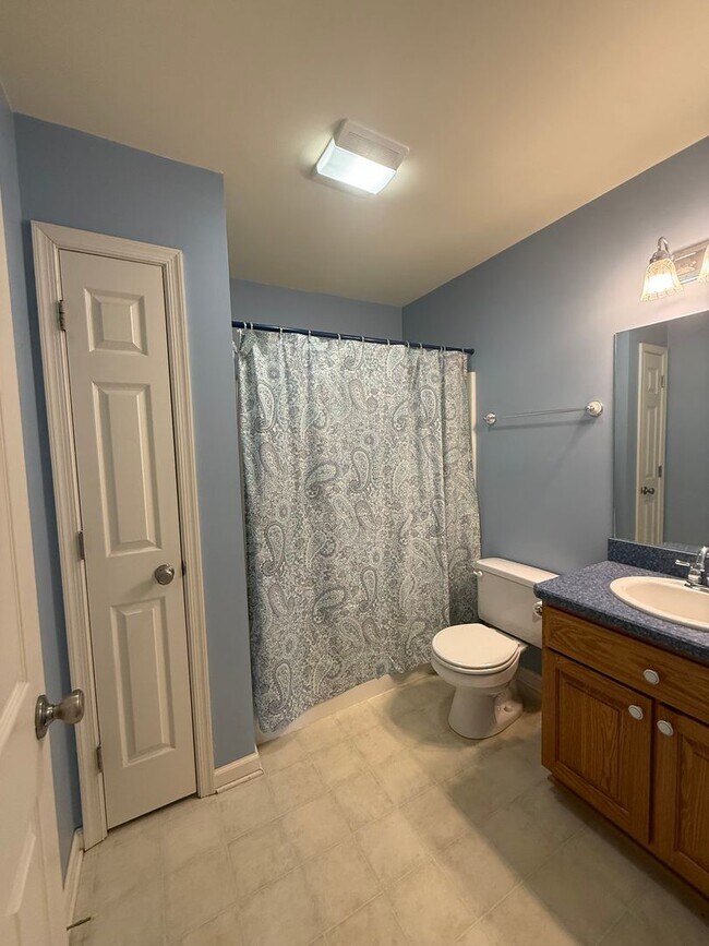 Building Photo - For Rent 3 bed / 2.5 bathrooms | attached 2 car-garage plus detached 2 car-garage on a 1.52-acre ...