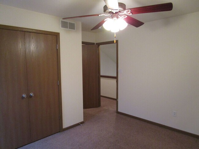 Building Photo - 501-503-503 Glenstone Dr