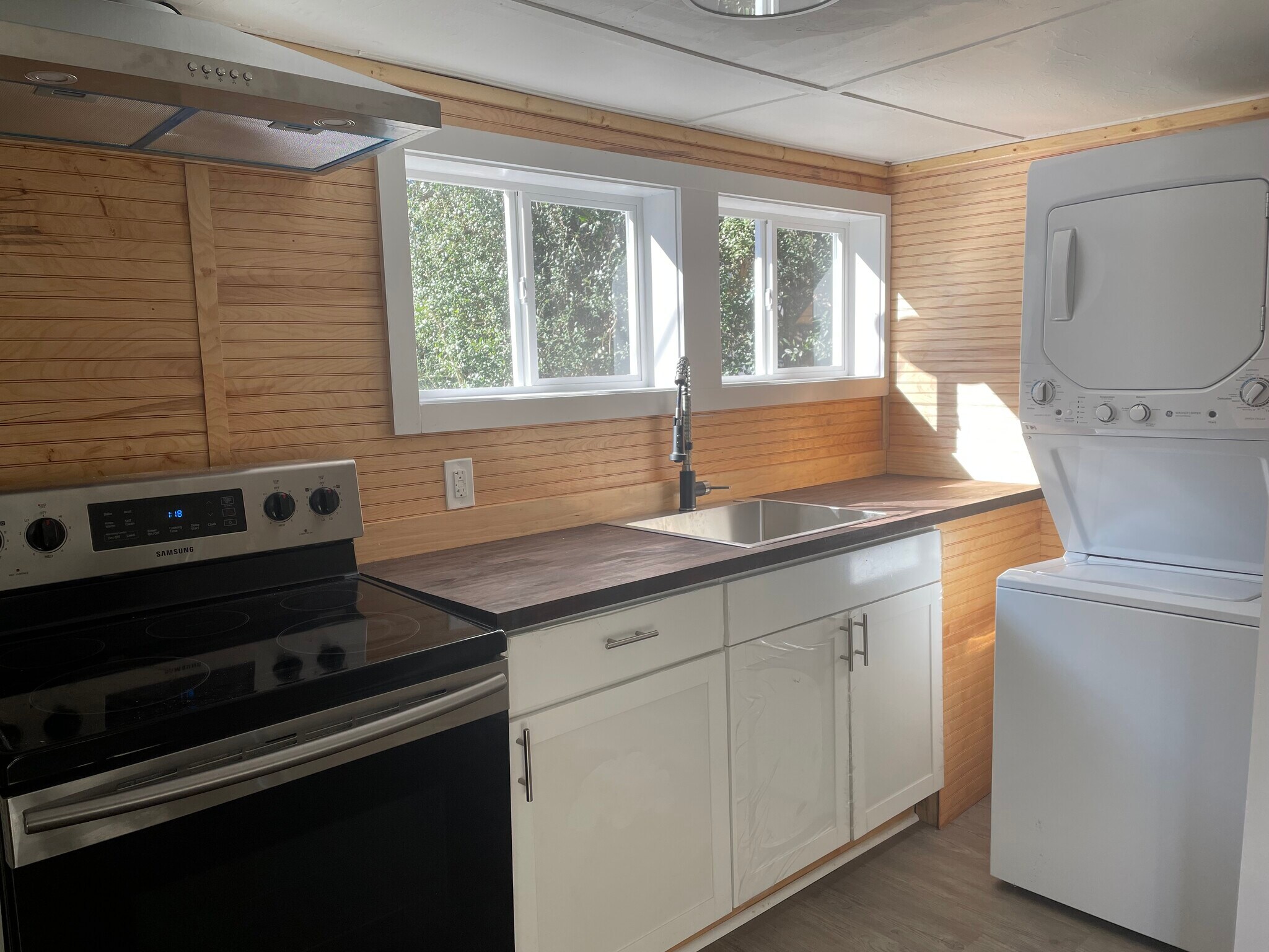 Building Photo - 2053 Monroe St