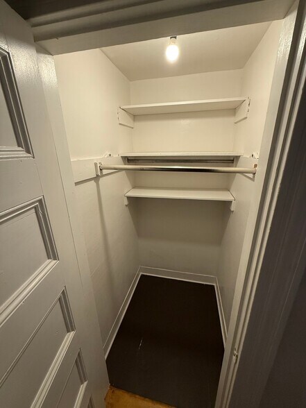 Building Photo - 256-258 Gibson St