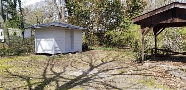 Building Photo - 6363 Melrose St