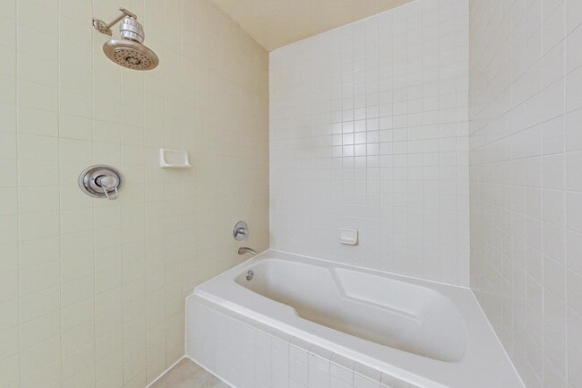 Building Photo - 130 S Canal St