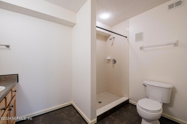Building Photo - 13715 Richmond Park Dr N