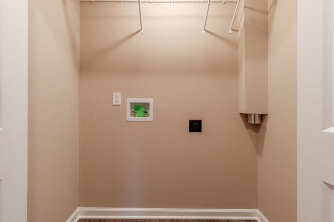 Building Photo - 413 Hietts Ln