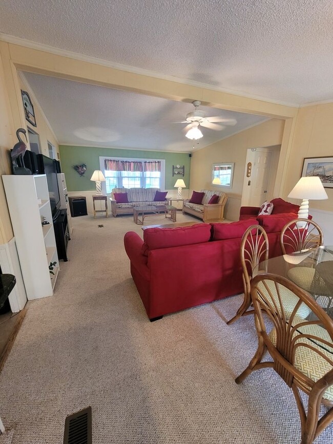 Building Photo - 5 Bedroom Beach House