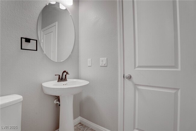 Building Photo - 3108 Zara Ave