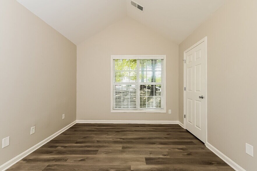 Building Photo - 433 Eglington Tr