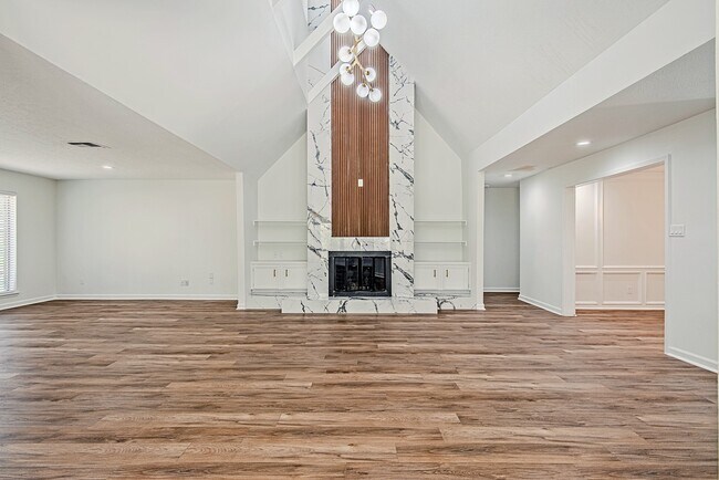 Building Photo - 3406 Forest Village Dr