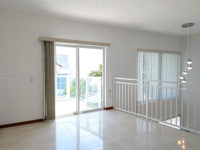 Building Photo - 1528 Brickell Ave