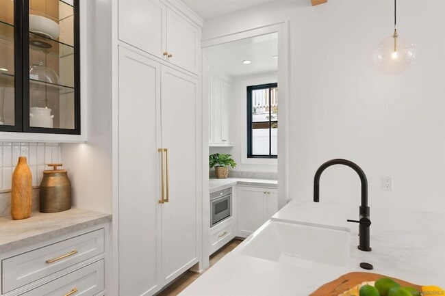 Building Photo - 715 F Ave