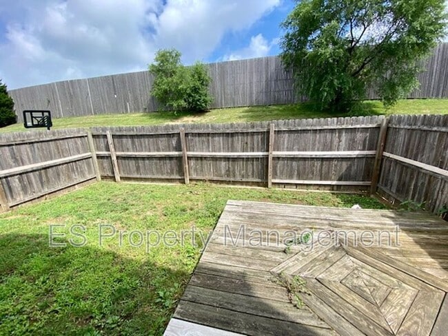 Building Photo - 112 Gazebo Dr