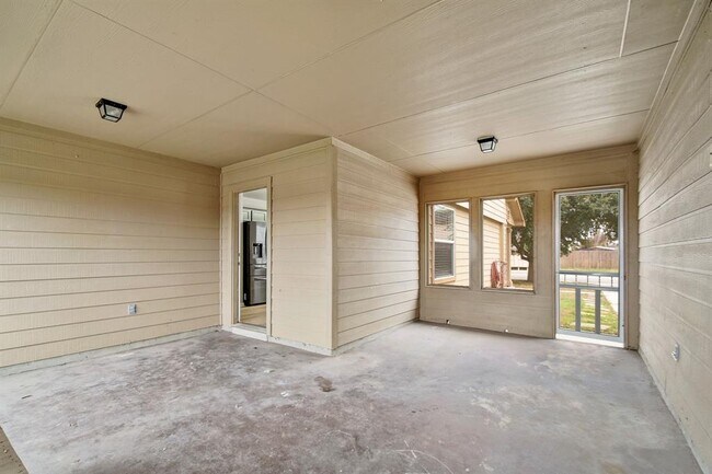 Building Photo - 1030 Birdsong Ln