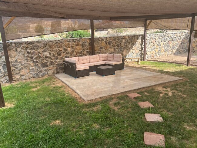 Building Photo - 2902 Quasar Dr