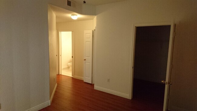 Building Photo - 5225 W Reno Ave
