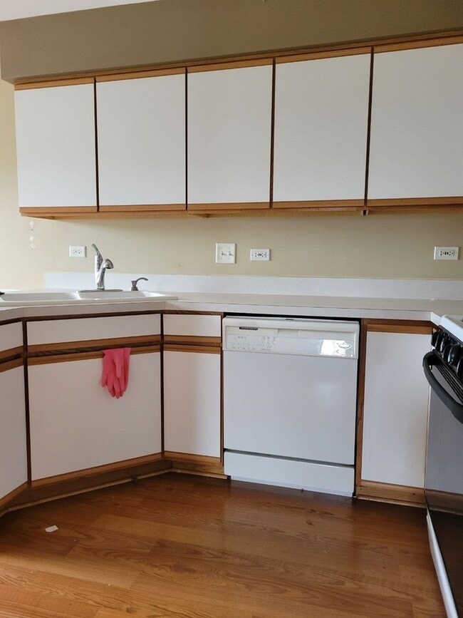 Building Photo - 2492 Dickens Dr