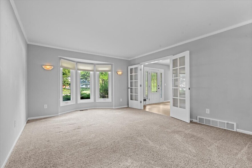 Building Photo - 5476 Van Ness Dr