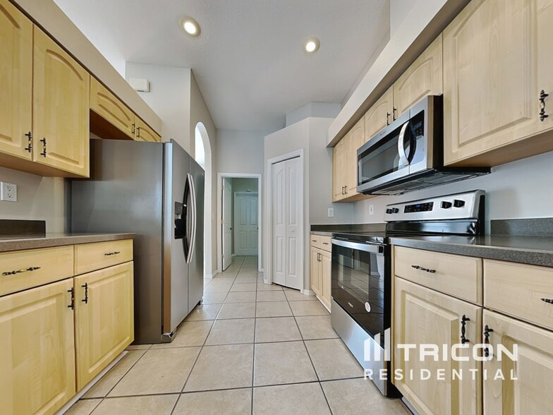 Building Photo - 1504 Canoe Dr