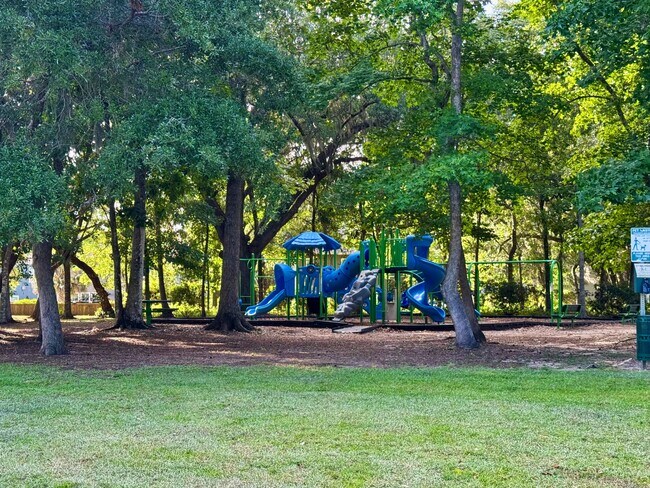 Building Photo - 1545 Oldenburg Dr
