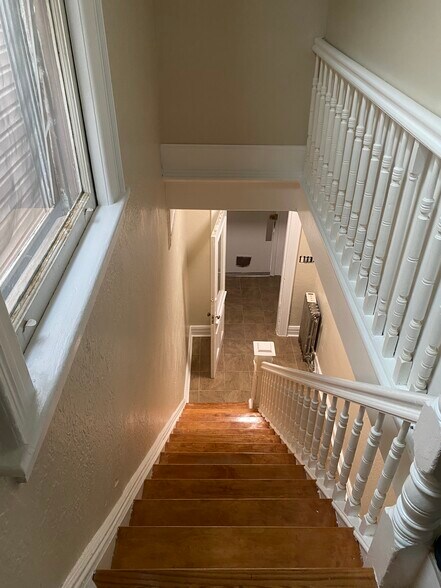 Entrance - 7418 88th Ave