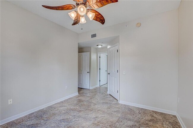 Building Photo - 9833 Baywinds Blvd