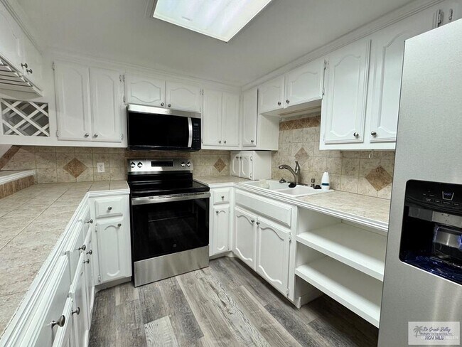 Building Photo - 15 Highland Park Ave